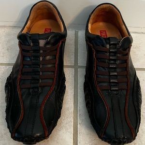 Pikolinos black leather sneakers